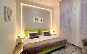 Genius Apartment